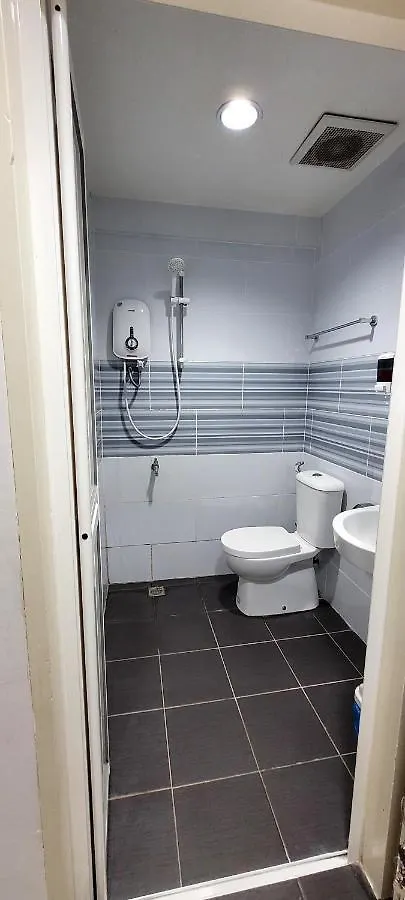 Api-Api Guesthouse Kota Kinabalu 2*,