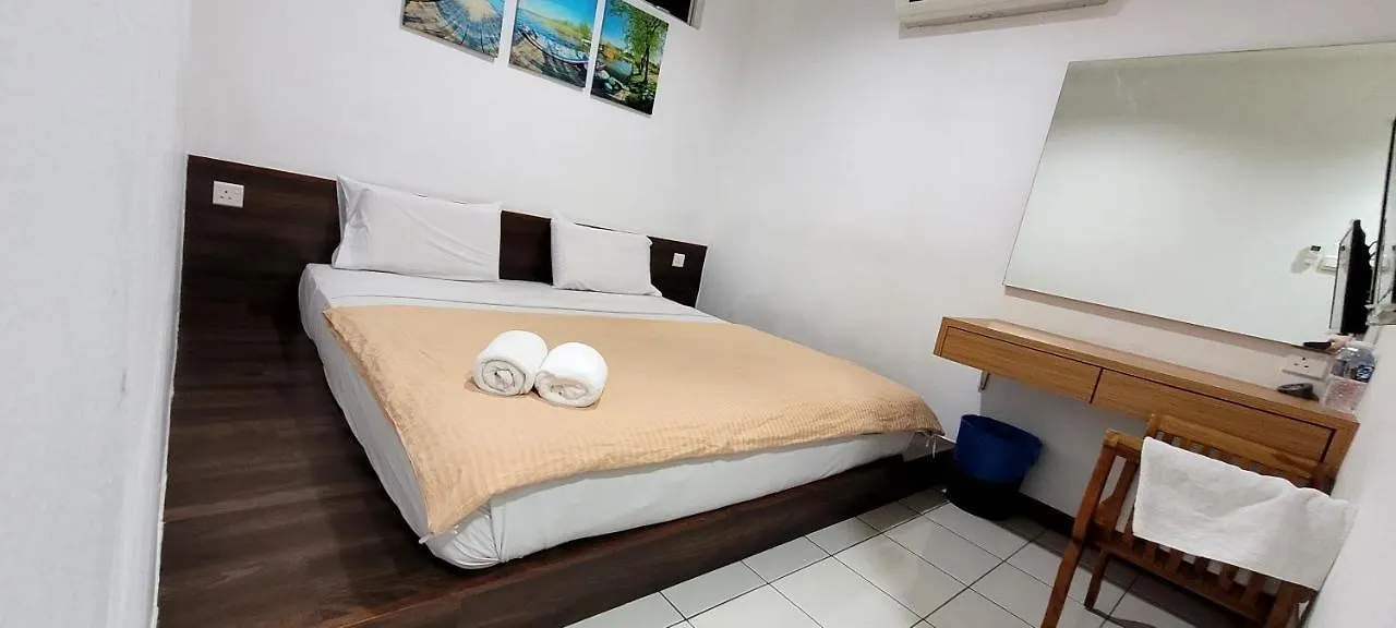 Api-Api Guesthouse Kota Kinabalu 2*,