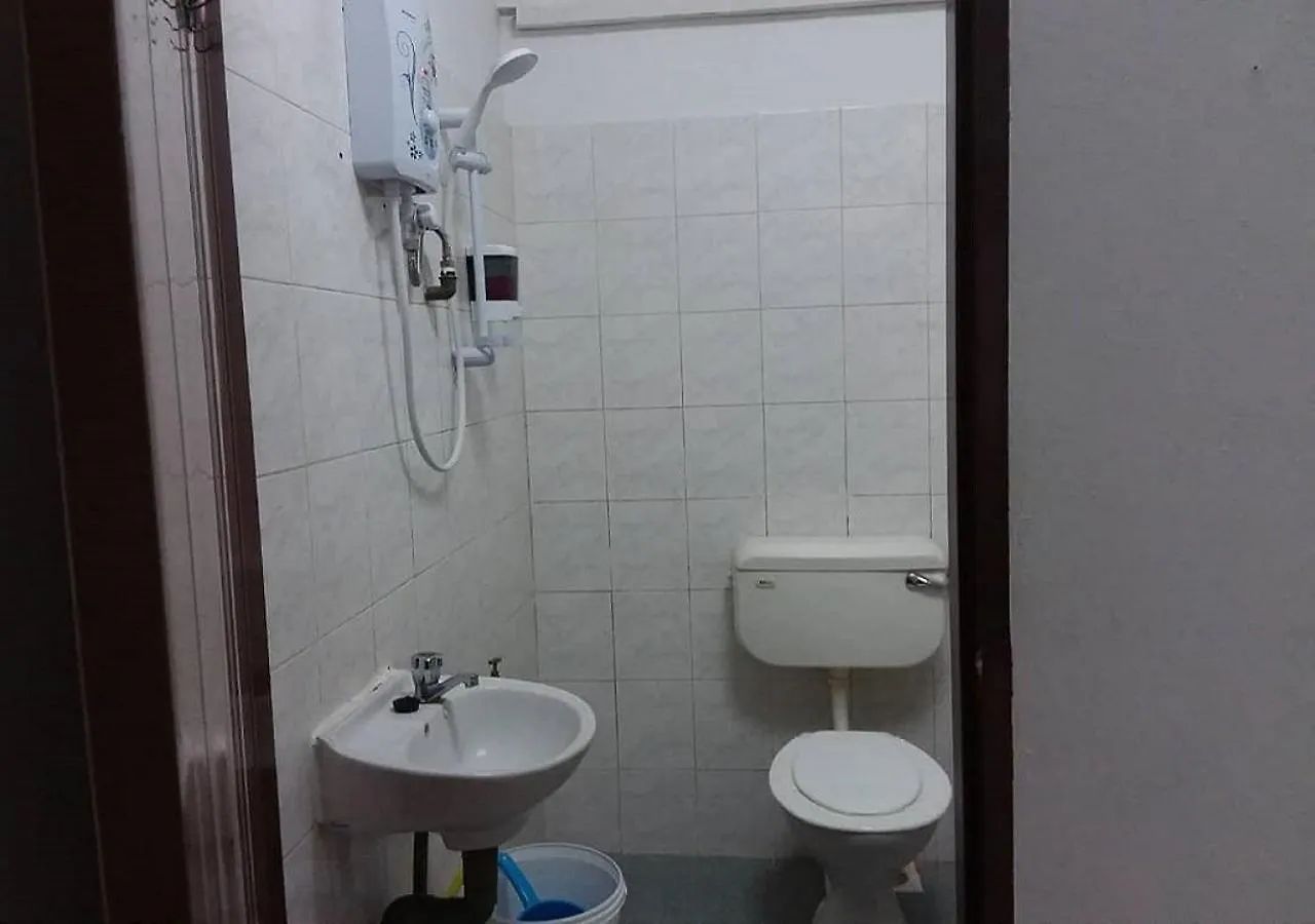 Api-Api Guesthouse Kota Kinabalu 2*,  Malezja